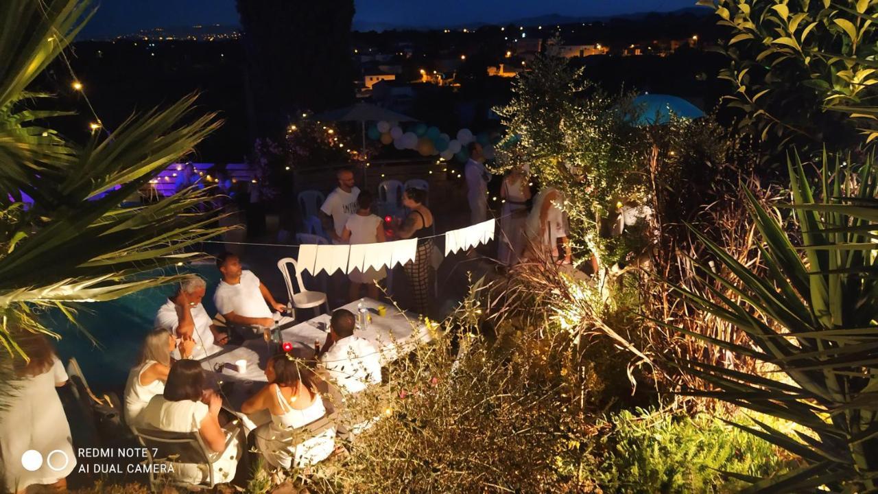 Villas-Piscine Les Mimosas Fréjus Esterno foto